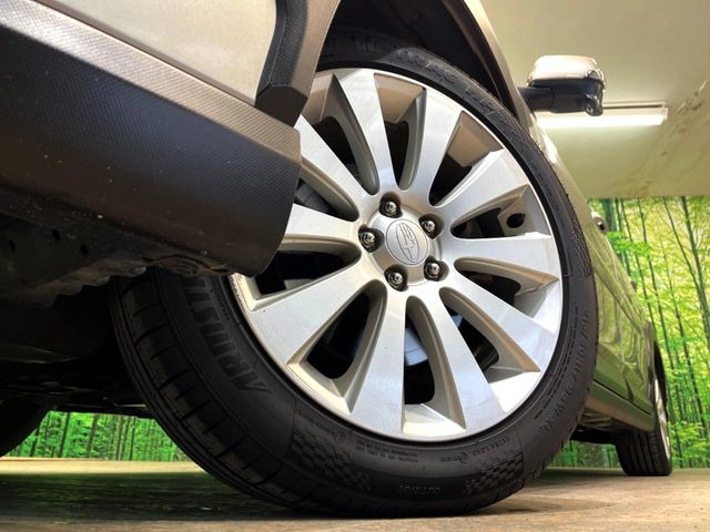 �y����17�C���`�A���~�z�C�[���z�O�ςɃ}�b�`���������A���~�z�C�[���𑕒����Ă���܂��B�e��ЊO�A���~�z�C�[����A�X�^�b�h���X�^�C�����戵�����Ă���܂��B���񂲑��k����������