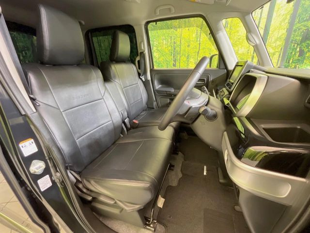 運転席シート廻りは使用感も少なく、良好な状態となっています。丁寧に使われていたことがよくわかりますね。