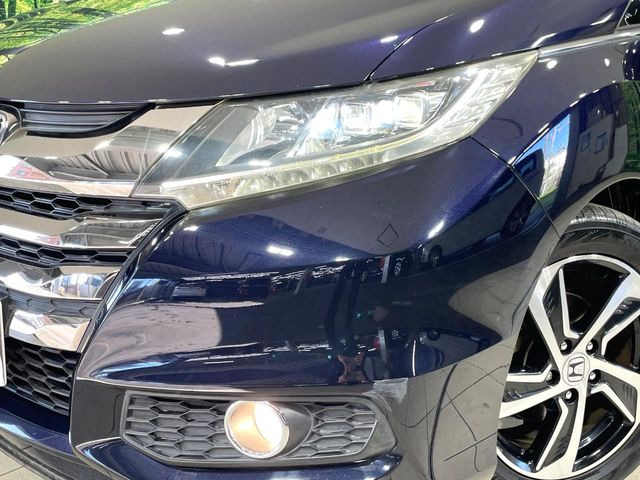 【HIDヘッドライト】悪天候や夜間走行時も良好な視界を確保し安心して運転できる高輝度LEDヘッドライトを装備!点灯速度が早く、消費電力も抑えられています。