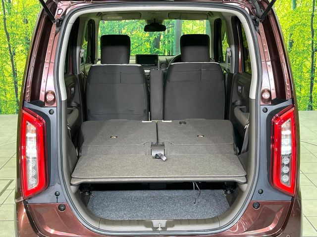 普段のお買い物や通勤、送迎等に十分な荷室スペースを確保しております。セカンドシートを倒すと、大きな荷物の積載も可能です♪