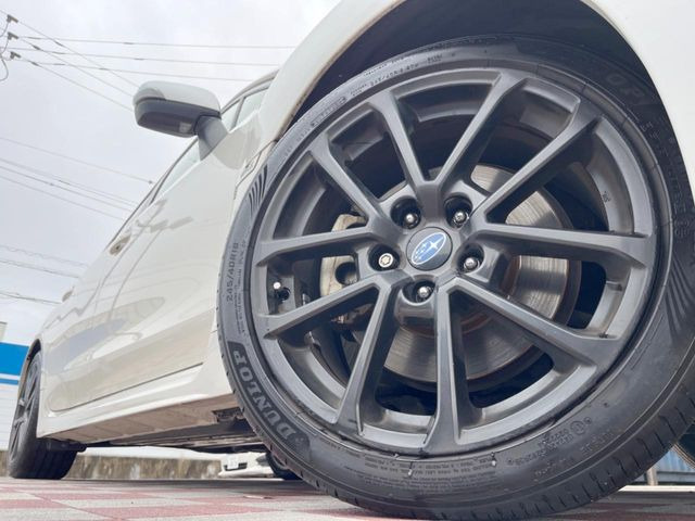 �y����18�C���`�A���~�z�C�[���z�O�ςɃ}�b�`���������A���~�z�C�[���𑕒����Ă���܂��B�e��ЊO�A���~�z�C�[����A�X�^�b�h���X�^�C�����戵�����Ă���܂��B���񂲑��k����������