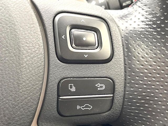 【プリクラッシュセーフティ】前方の車両等を検知し、衝突しそうな時は警報で注意を促し、ブレーキを踏む力をサポート。ブレーキを踏めなかった場合は衝突被害軽減ブレーキが作動、衝突回避をサポートします。
