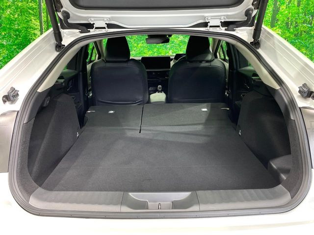 普段のお買い物や通勤、送迎等に十分な荷室スペースを確保しております。セカンドシートを倒すと、大きな荷物の積載も可能です♪