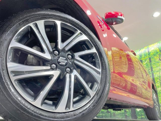 �y����16�C���`�A���~�z�C�[���z�O�ςɃ}�b�`���������A���~�z�C�[���𑕒����Ă���܂��B�e��ЊO�A���~�z�C�[����A�X�^�b�h���X�^�C�����戵�����Ă���܂��B���񂲑��k����������