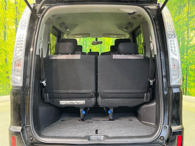 普段のお買い物や通勤、送迎等に十分な荷室スペースを確保しております。セカンドシートを倒すと、大きな荷物の積載も可能です♪