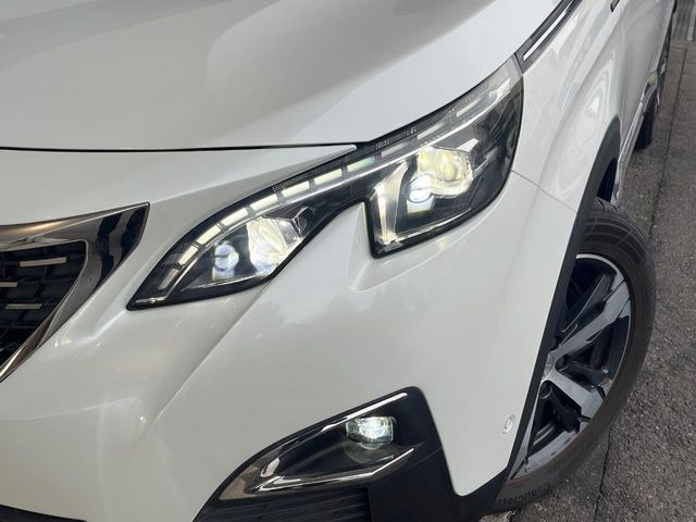 ●LEDヘッドライト:夜間走行時も良好な視界を確保し安心して運転できる高輝度LEDヘッドライトを装備!点灯速度が早く、消費電力も抑えられています。