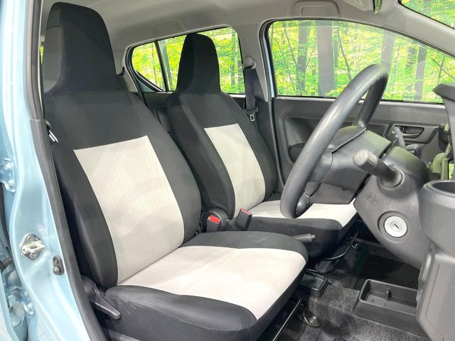 運転席シート廻りは使用感も少なく、良好な状態となっています。丁寧に使われていたことがよくわかりますね。