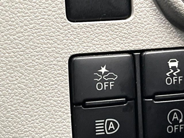 【スマートアシスト】走行中に前方の車両等を認識し、衝突しそうな時は警報とブレーキで衝突回避と被害軽減をアシスト。より安全にドライブをお楽しみいただけます。