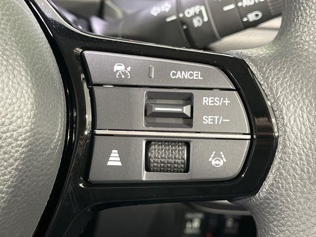 【アダプティブクルーズコントロール】高速道路での長距離走行が楽に!!自動で速度を保つクルーズコントロールが、衝突軽減システムと連携し、前方の車両を感知して車間を保つように速度調節してくれます!!