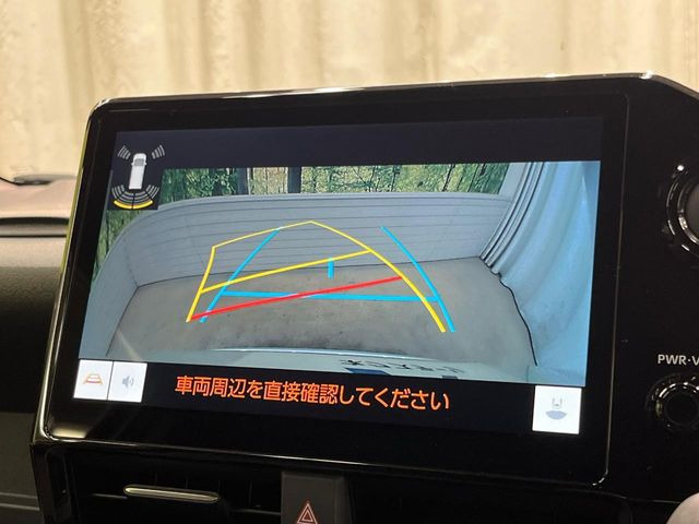 【バックカメラ】駐車時に後方がリアルタイム映像で確認できます。大型商業施設や立体駐車場での駐車時や、夜間のバック時に大活躍!運転スキルに関わらず、今や必須となった装備のひとつです!
