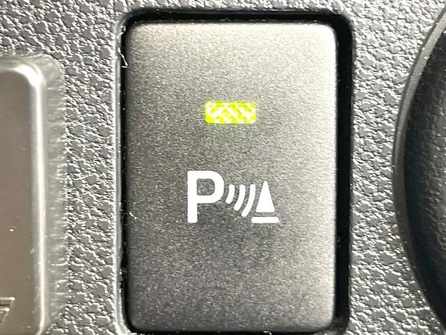 【クリアランスソナー】バンパーに付いたセンサーが障害物を検知!一定の距離に近づくとアラートで教えてくれます♪狭い駐車スペースや車庫入れ時も安心ですね☆