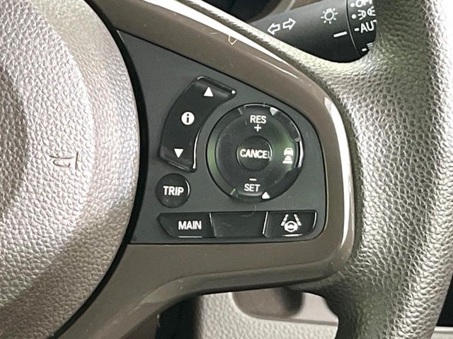 【アダプティブクルーズコントロール】高速道路での長距離走行が楽に!!自動で速度を保つクルーズコントロールが、衝突軽減システムと連携し、前方の車両を感知して車間を保つように速度調節してくれます!!