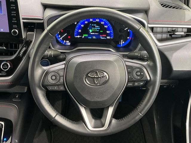 インテリアに合わせたデザインのステアリングは、運転される方のことも考え、運転しやすい形状、大きさです。是非一度、実際に触ってお確かめください。