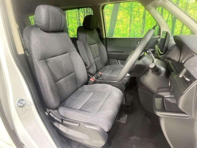 運転席シート廻りは使用感も少なく、良好な状態となっています。丁寧に使われていたことがよくわかりますね。