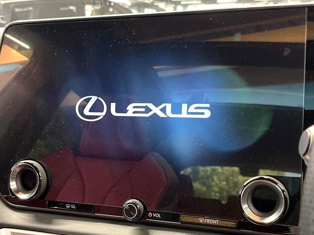 【メーカー純正ナビ】インテリアに溶け込むスタイリッシュな「専用設計」メーカーナビを装備♪視認性や操作性など基本性能にも優れ、より上質なカーライフをお楽しみいただけます。