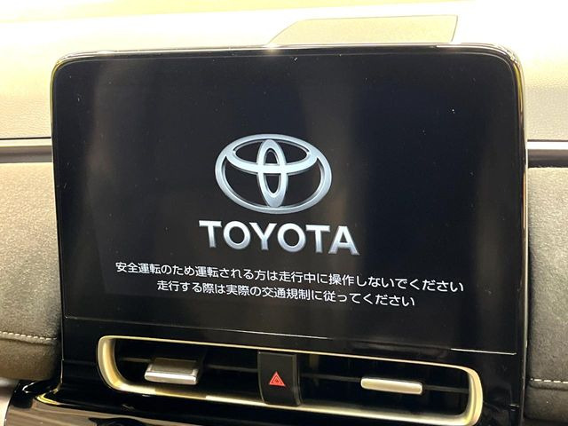 【10.5インチナビ】高級感とインパクトのある大画面ナビを装備。各種オーディオ操作はもちろん、スマホ連携もできる利便性の高いナビです♪