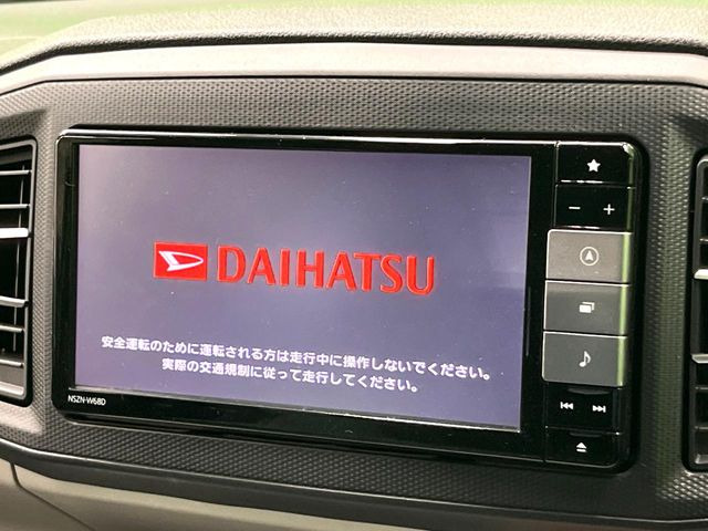 【純正ナビ】人気の純正ナビを装備。オーディオ機能も充実しており、Bluetooth接続すればお持ちのスマホやMP3プレイヤーの音楽を再生可能!毎日の運転がさらに楽しくなります!!