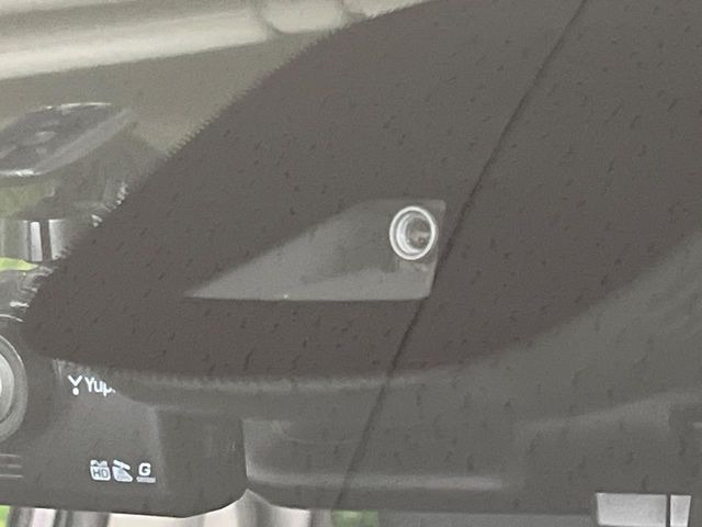 【インテリジェントエマージェンシーブレーキ】フロントカメラで前方の車両や歩行者を検知。衝突しそうな時は衝突被害軽減ブレーキが作動、衝突回避をサポート。より安全にドライブをお楽しみいただけます。