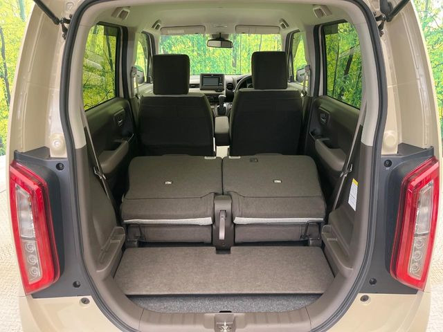 普段のお買い物や通勤、送迎等に十分な荷室スペースを確保しております。セカンドシートを倒すと、大きな荷物の積載も可能です♪
