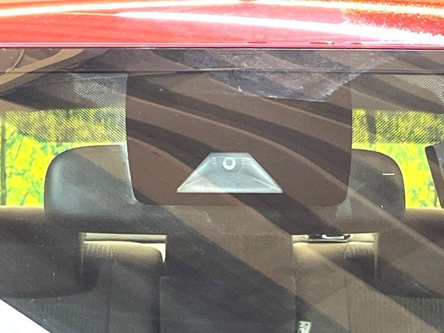 【トヨタセーフティセンス】走行中に前方の車両等を認識し、衝突しそうな時は警報とブレーキで衝突回避と被害軽減をアシスト。より安全にドライブをお楽しみいただけます。