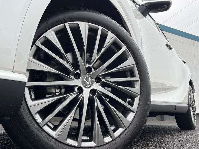 �y����21�C���`�A���~�z�C�[���z�O�ςɃ}�b�`���������A���~�z�C�[���𑕒����Ă���܂��B�e��ЊO�A���~�z�C�[����A�X�^�b�h���X�^�C�����戵�����Ă���܂��B���񂲑��k����������