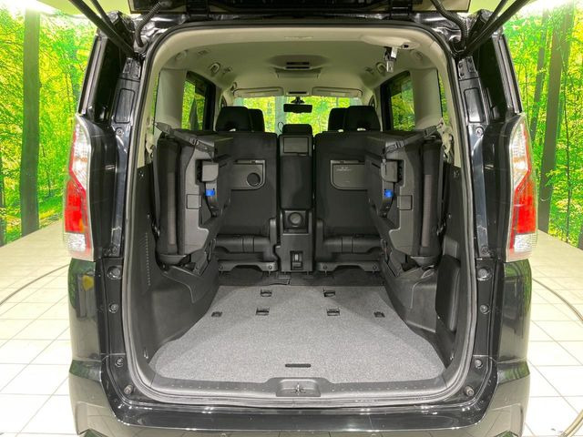 後席を格納すると、これだけの広さが!シーンに合わせたシートアレンジで、大きな荷物も積むことが出来ます♪