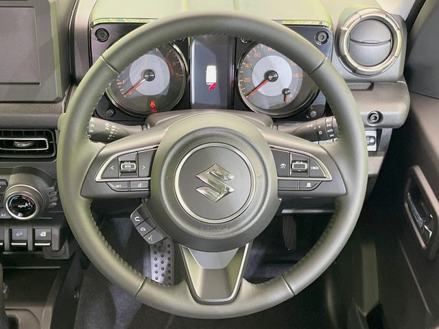 【ステアリングスイッチ】運転中、前方から目線をそらすことなく、オーディオ等の操作が可能な便利機能!安心&快適なドライブを演出してくれます♪