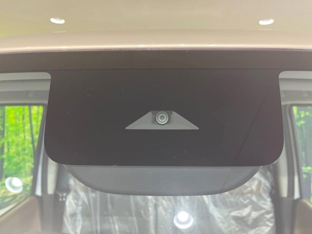 【インテリジェントエマージェンシーブレーキ】フロントカメラで前方の車両や歩行者を検知。衝突しそうな時は衝突被害軽減ブレーキが作動、衝突回避をサポート。より安全にドライブをお楽しみいただけます。