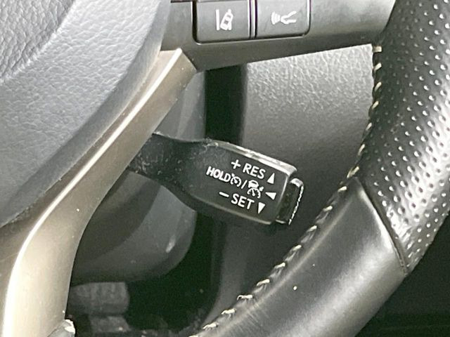 【レーダークルーズコントロール】高速道路での長距離走行が楽に!!自動で速度を保つクルーズコントロールが、衝突軽減システムと連携し、前方の車両を感知して車間を保つように速度調節してくれます!!