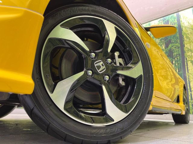�y����16�C���`�A���~�z�C�[���z�O�ςɃ}�b�`���������A���~�z�C�[���𑕒����Ă���܂��B�e��ЊO�A���~�z�C�[����A�X�^�b�h���X�^�C�����戵�����Ă���܂��B���񂲑��k����������
