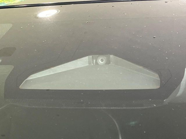 【トヨタセーフティセンス】走行中に前方の車両等を認識し、衝突しそうな時は警報とブレーキで衝突回避と被害軽減をアシスト。より安全にドライブをお楽しみいただけます。