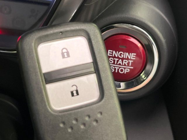 �yHonda�X�}�[�g�L�[�z�J�o����|�P�b�g�ɓ��ꂽ�܂܂ł��h�A�̎{���E�������\�ȃX�}�[�g�L�[�𑕔��B�G���W���̃I���E�I�t�����J�M�����o���K�v����������Ƃ��Ă��֗��ł���