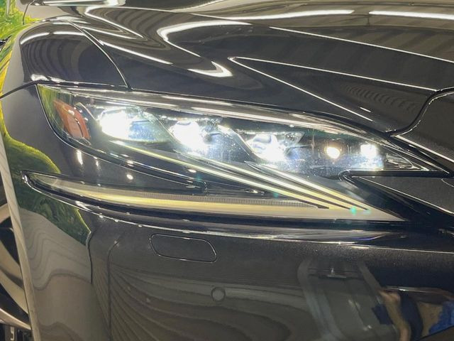 【シーケンシャルターンランプ付きLEDヘッドライト】人気の『流れるウィンカー』付きのLEDヘッドライトを装備♪高級感はもちろん、点灯時は存在感たっぷりで他車からも認識されやすく安心です。