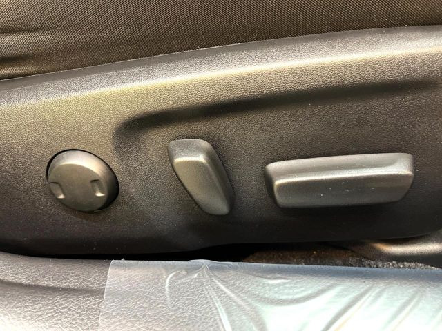 【パワーシート】スイッチ一つで簡単にシートの微調整が可能!電動だから力もいりません!快適なシートポジションにセットして、快適なドライブをお楽しみください。