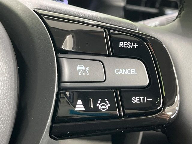 【アダプティブクルーズコントロール】高速道路での長距離走行が楽に!!自動で速度を保つクルーズコントロールが、衝突軽減システムと連携し、前方の車両を感知して車間を保つように速度調節してくれます!!