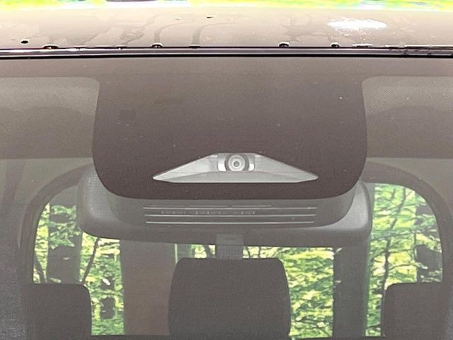 【トヨタセーフティセンス】走行中に前方の車両等を認識し、衝突しそうな時は警報とブレーキで衝突回避と被害軽減をアシスト。より安全にドライブをお楽しみいただけます。