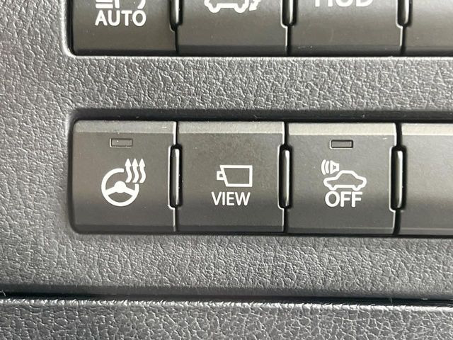 【ステアリングヒーター】冬場に冷たくなりやすい革巻きステアリングを、スイッチ一つで素早く適温に!エアコンよりも早く温まってくれるので、寒い日の運転も快適になりますね♪