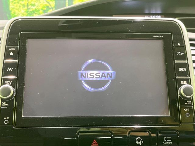 【純正9型ナビ】人気の純正ナビを装備。オーディオ機能も充実しており、Bluetooth接続すればお持ちのスマホやMP3プレイヤーの音楽を再生可能!毎日の運転がさらに楽しくなります!!