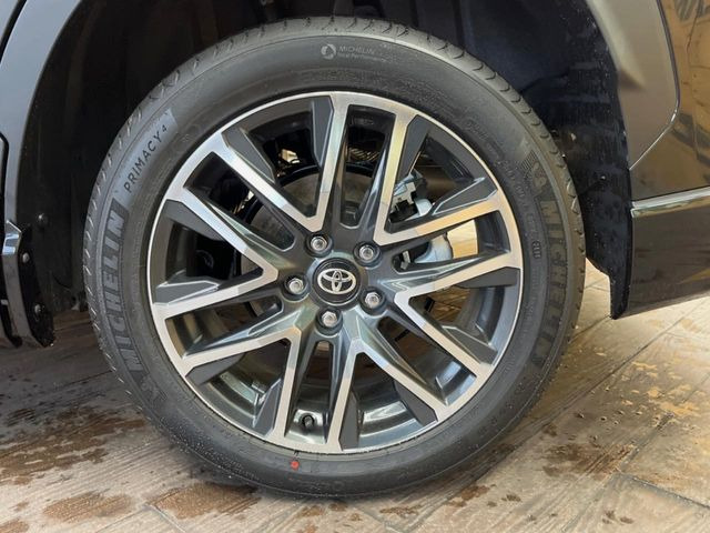 �y����18�C���`�A���~�z�C�[���z�O�ςɃ}�b�`���������A���~�z�C�[���𑕒����Ă���܂��B�e��ЊO�A���~�z�C�[����A�X�^�b�h���X�^�C�����戵�����Ă���܂��B���񂲑��k����������