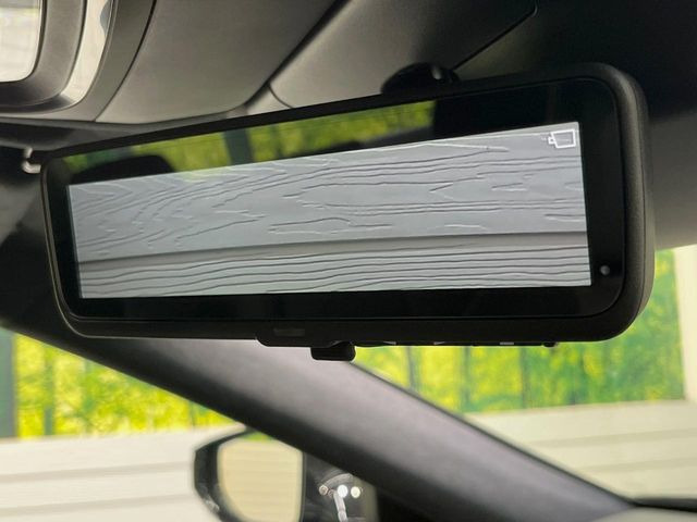 【デジタルインナーミラー】後席の大きな荷物や同乗者で後方が確認しづらい時でも安心!カメラが撮影した車両後方の映像をルームミラー内に表示。クリアな視界で状況の確認が可能です!