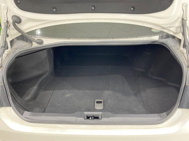 後席を格納すると、これだけの広さが!シーンに合わせたシートアレンジで、大きな荷物も積むことが出来ます♪