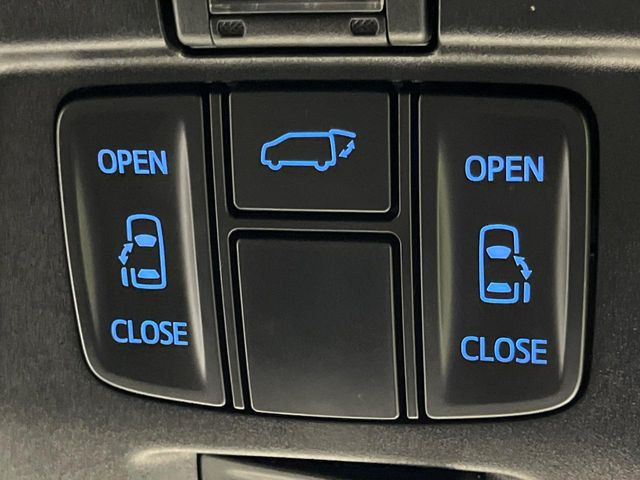 【両側パワースライドドア】スマートキーや運転席のスイッチで後席両側スライドドアの開閉が可能♪電動だから力を入れてドアを開ける必要が無く、小さなお子様でも簡単に開け閉めでき快適です♪