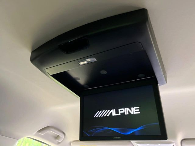 【フリップダウンモニター】大画面モニターで後席でもエンタメをお楽しみいただけます。小さなお子様にも大人気の装備です♪