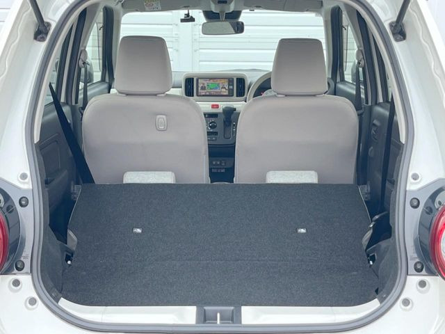 普段のお買い物や通勤、送迎等に十分な荷室スペースを確保しております。セカンドシートを倒すと、大きな荷物の積載も可能です♪