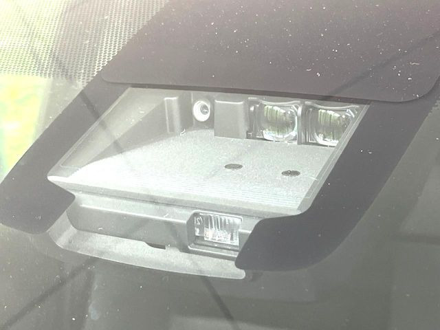 【トヨタセーフティセンス】走行中に前方の車両等を認識し、衝突しそうな時は警報とブレーキで衝突回避と被害軽減をアシスト。より安全にドライブをお楽しみいただけます。