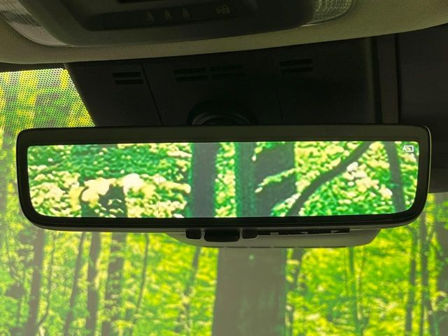 【デジタルインナーミラー】後席の大きな荷物や同乗者で後方が確認しづらい時でも安心!カメラが撮影した車両後方の映像をルームミラー内に表示。クリアな視界で状況の確認が可能です!