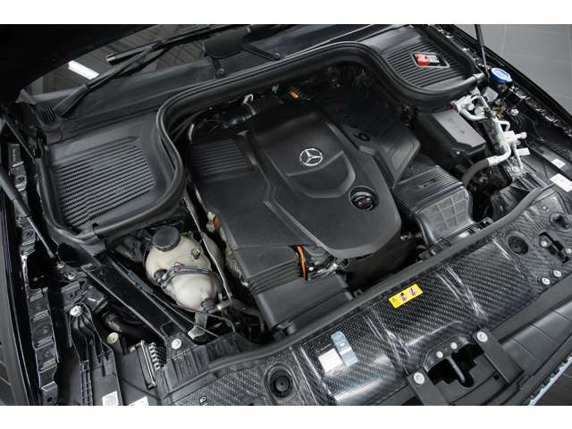 3.0L ����6�C��DOHC�^�[�{+���[�^�[(�f�B�[�[��)�A�G���W��:367ps/76.5kgm ���[�^�[:20ps/20.4kgm�A�S��&times;�S��&times;�S��mm 4925&times;2020&times;1780mm�A�ԗ��d�� 2560kg