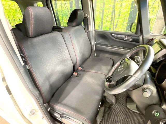 運転席シート廻りは使用感も少なく、良好な状態となっています。丁寧に使われていたことがよくわかりますね。