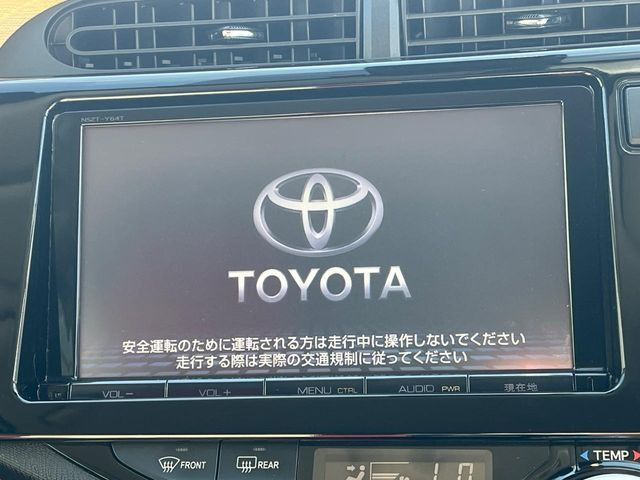 【純正ナビ】人気の純正ナビを装備しております。ナビの使いやすさはもちろん、オーディオ機能も充実!キャンプや旅行はもちろん、通勤や買い物など普段のドライブも楽しくなるはず♪