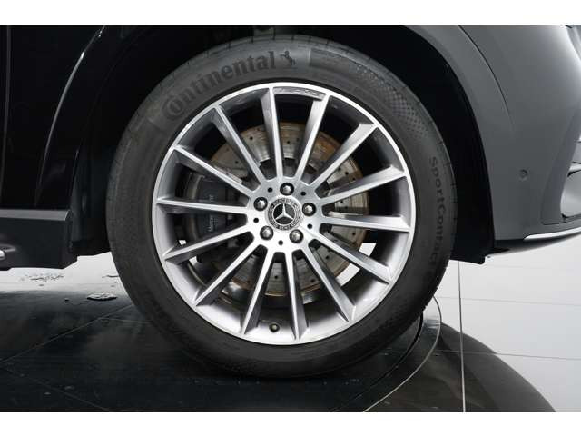 21�C���`AMG�A���~�z�C�[���������A�傫�ȎԊi�ł��o�����X�̂����d�オ��ƂȂ��Ă���܂��B